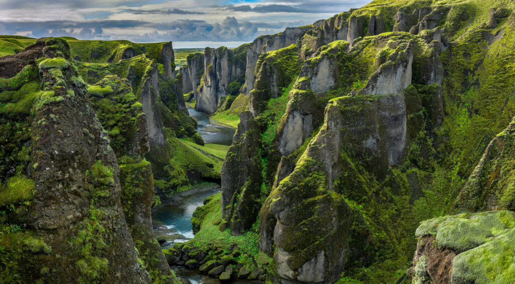 Best Places to Visit in Iceland - Fjaðrárgljúfur Canyon