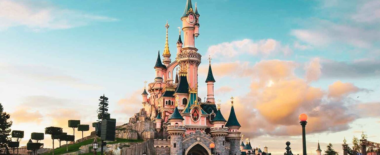 11Disneyland-best-Theme-Parks-in-the-World