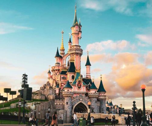 11Disneyland-best-Theme-Parks-in-the-World