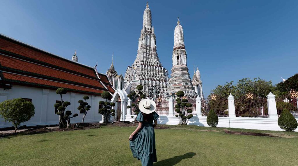 Wat-Arun, Bangkok-Worthy-Travel-Spots-to-Visit-in-2025